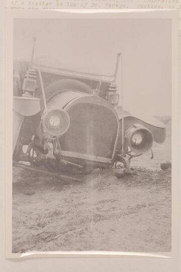First car from Flagstaff to Lees Ferry. A Kissel. Broke down and a wheel came off. From Spencer collection, p.70