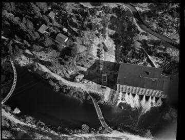 Aerial photo of Powerhouse #1, and Dam 4 close