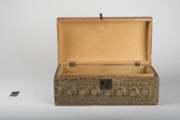 Swirl-decorated Box
