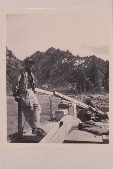Willie Taylor on Don Smith's Salmon River sweep-scow. Shoup, Idaho